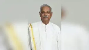 District minister Madhu Bangarappa visited Kagodu Thimmappa’s residence to congratulate him