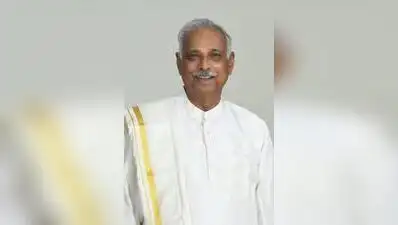 District minister Madhu Bangarappa visited Kagodu Thimmappa’s residence to congratulate him
