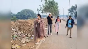 MCC commissioner MK Savitha takes part in cleanliness drive along ORR ahead of Dasara
