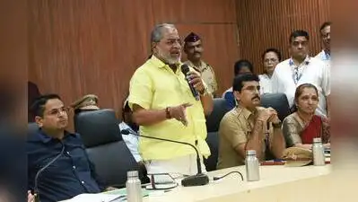 Raju Shetti speaks at cane price meeting held in Kolhapur on Friday