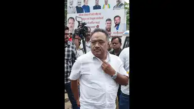Suvendu urges peace, Samik rips into TMC