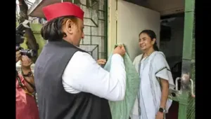 Akhilesh meets Mamata — 'Didi, you have not lost'