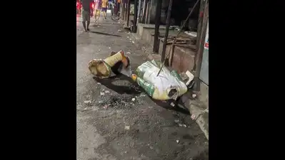 Kolkata: There was tension in Topsia on Tuesday night after residents claimed some miscreants