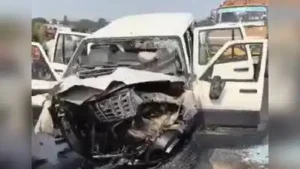 Cop killed, two injured as former MP's convoy vehicle overturns on Agra-Lko eway