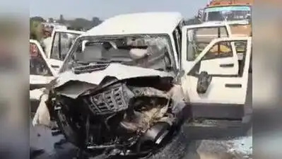 Cop killed, two injured as former MP's convoy vehicle overturns on Agra-Lko eway