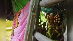 Sudden and sharp showers have caught idol-makers in Kumartuli off: The wider industry impact