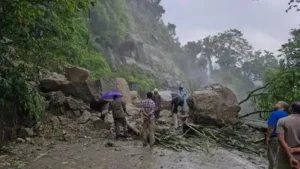 Heavy monsoon rain hit Darjeeling and Kalimpong on Sunday night and Monday, causing landslides