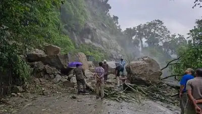 Heavy monsoon rain hit Darjeeling and Kalimpong on Sunday night and Monday, causing landslides
