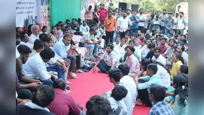 Participation swells to over a thousand protesters CJP founder Abhijeet Dipke joins the MPSC