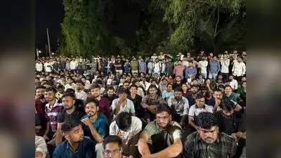 Participation swells to over a thousand protesters CJP founder Abhijeet Dipke joins the MPSC