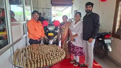 Man's 3-yr nest egg of ₹10 coins earns him a bike