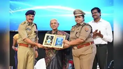 Guv Patel honours 15 cops for outstanding service