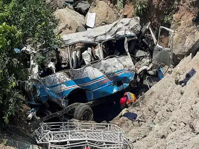Lahore-Multan bus-trailer collision leaves hostess dead, injures 14