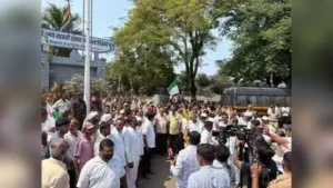 Shetti stages dharna outside sugar mills, urges officials to stop cane crushing