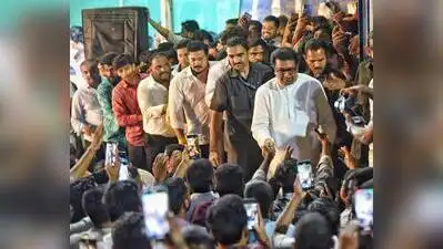 MNS chief Raj Thackeray meets MPSC students protesting at SM Joshi Bridge