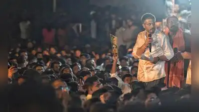 MNS chief Raj Thackeray meets MPSC students protesting at SM Joshi Bridge