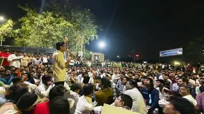 MPSC aspirant Vivekanand Patil at the SM Joshi Bridge protest site