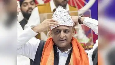 Akhilesh alleges bid to manipulate polls, seeks Aadhaar-linked voter lists
