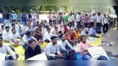 Chaos at Shiksha Nideshalaya as TGT-PGT candidates stage protest