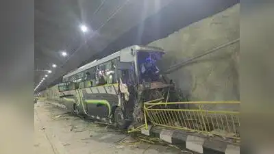 Five suffer injuries after truck hits private luxury bus on Connecting Link of Pune-Mumbai