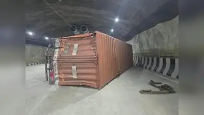 Five suffer injuries after truck hits private luxury bus on Connecting Link of Pune-Mumbai