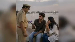 Fake cop extorts Rs 10k from couple — Ahmedabad