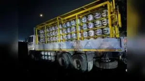 Traffic halted, shops shut after CNG cylinders leak on NH-53 near Nagpur