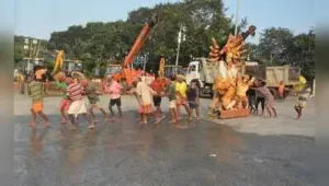 Hooghly high tide helps ghat clean-up before Fri immersions
