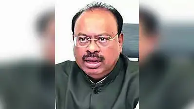 Pune : Revenue minister Chandrashekhar Bawankule on Wednesday asked district collectors