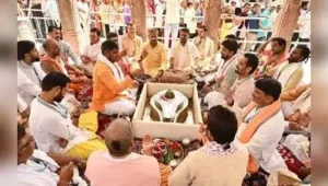 To salute his valour and pray for his speedy recovery, Kashi Vishwanath Temple priests