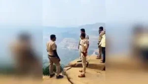 Pune Rural police team at Lion's Point during woman and her daughter's rescue operation