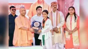 Yogi honours athletes, distributes study material in Balrampur