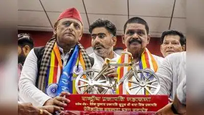 Former IAS officer Ram Bahadur Pasi also joined the SP