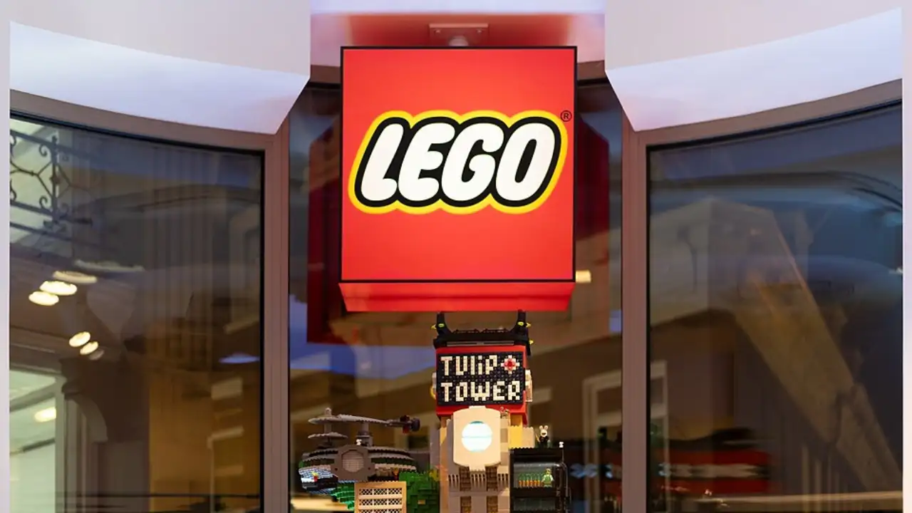In 2001, LEGO released just 30 gold Kanohi Hau masks; 23 years later, Pennsylvania Goodwill staff