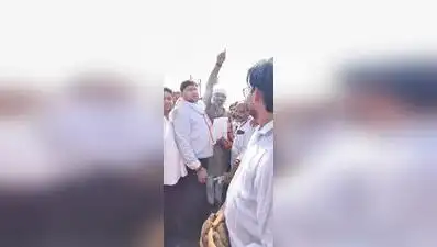 The protesters, including women farmers, sat on the highway and raised slogans against the govt