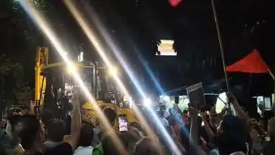 The earthmover that rolled in at Jadavpur to demolish a CPM stall