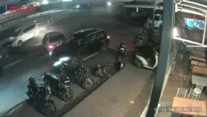 A 21-year-old murder accused on bail was arrested after allegedly crashing a speeding Swift