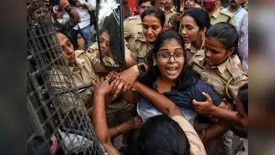 Pune police personnel detain students and other protesters during an agitation demanding