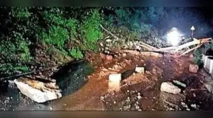 A landslide triggered by heavy rain on Tuesday night brought traffic on the Pollachi-Valparai