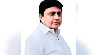major Battle Today Between BJP Titans & Cong's Lone Ranger In Grad Polls