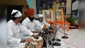 During the programme, an aarti was performed to Mother Ganga with the Tricolour, while