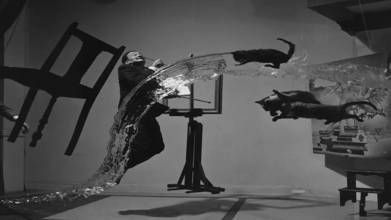 Dalí had offered the completed works to the French publishing company Les Heures Claires