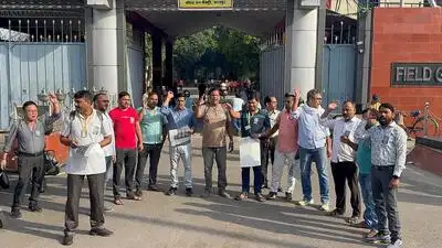 Kanpur:A protest was staged at the gate of Field Gun Factory on the call of major unions