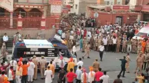 Yogi halts Vijayadashami procession to let ambulance pass in Gorakhpur