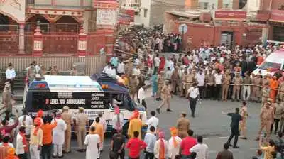 Yogi halts Vijayadashami procession to let ambulance pass in Gorakhpur