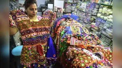 Youngsters blend tradition and modern looks for garba nights