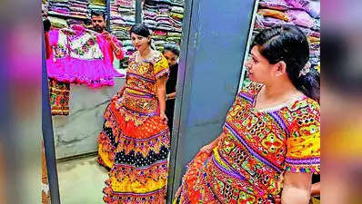 Youngsters blend tradition and modern looks for garba nights