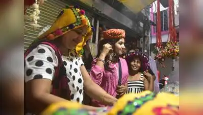 Youngsters blend tradition and modern looks for garba nights