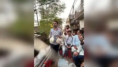 UP Cong team distributes relief material in flood-hit Faizullaganj