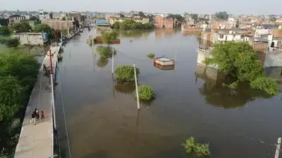 FLOODS THAT LUCKNOW WITNESSED Let’s visualise the floods that: The wider industry impact